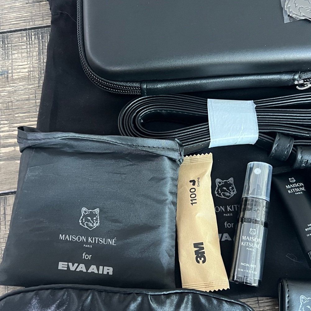 MAISON KITSUNE Black Laptop Amenity Bag - Picture 8 of 11